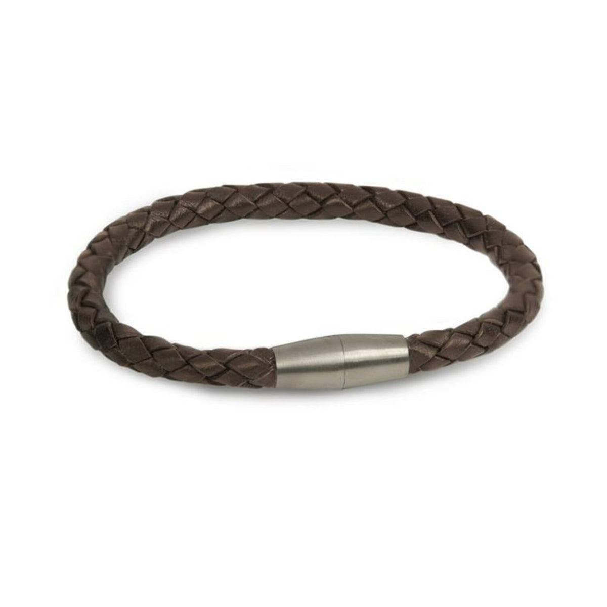 Bruine leren armband met gevlochten ontwerp en een titanium sluiting.