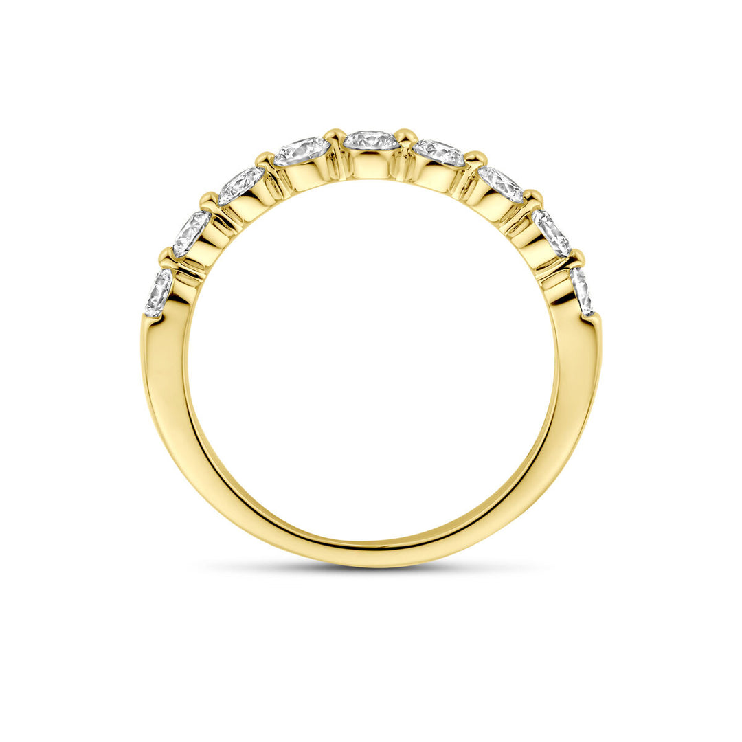 De Van der Kooij Collectie ring lab grown diamanten 0.75ct H SI in 14K geelgoud heeft verticaal gezette marquise geslepen lab-grown diamanten op de bovenkant van de band, getoond tegen een witte achtergrond.