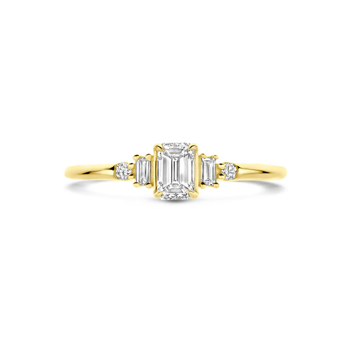 De Van der Kooij Collectie ring lab grown diamant 0.40ct h si in 14K geelgoud is een damesring met een rechthoekige smaragd geslepen lab-grown diamant, geflankeerd door baguette en ronde diamanten.