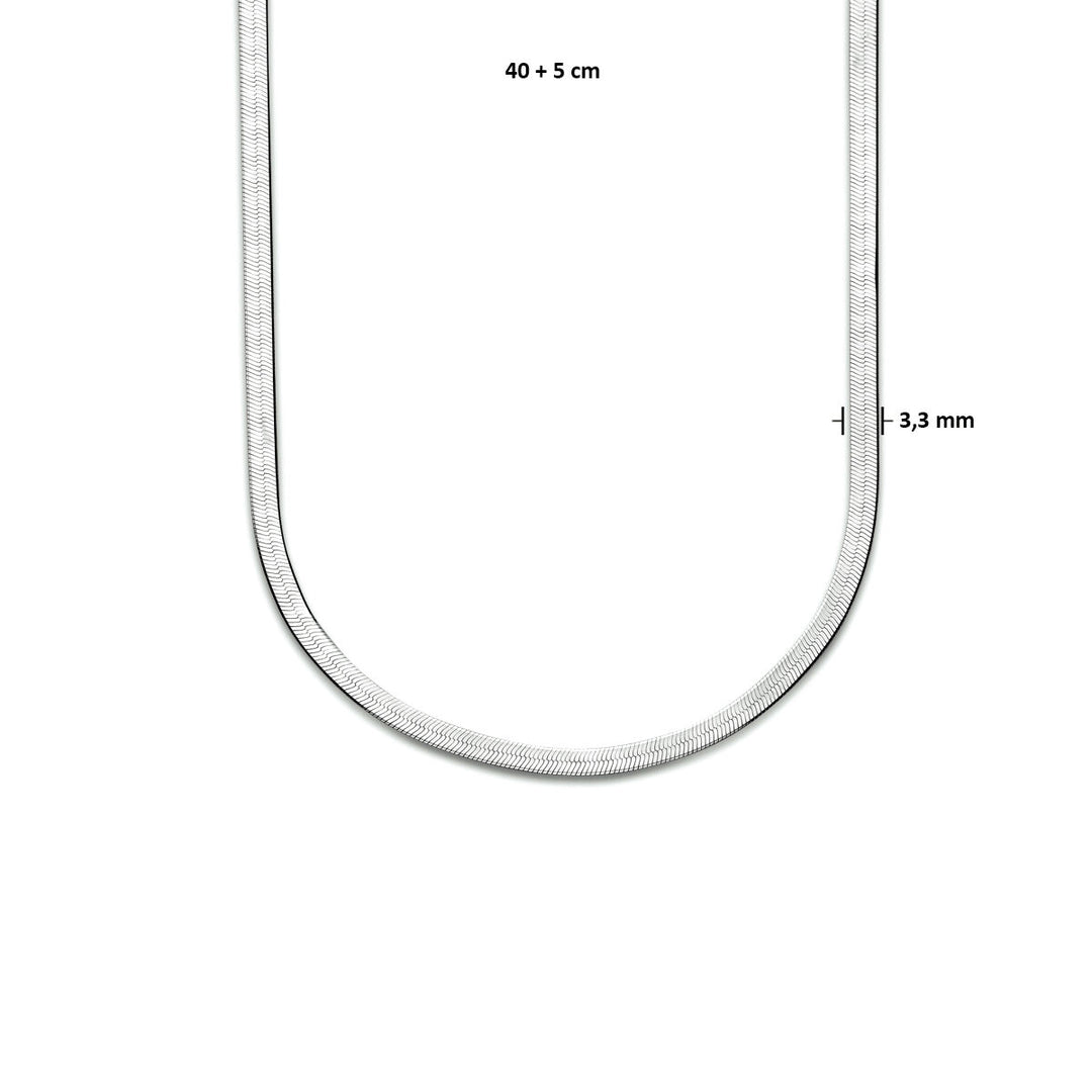 De Van der Kooij Collectie collier slang plat 3,3 mm 40 + 5 cm zilver gerhodineerd is U-vormig afgebeeld op een witte achtergrond, met zijn lengte (40 + 5 cm) en breedte (3,3 mm) gelabeld, en is voorzien van een veilige karabijn sluiting.