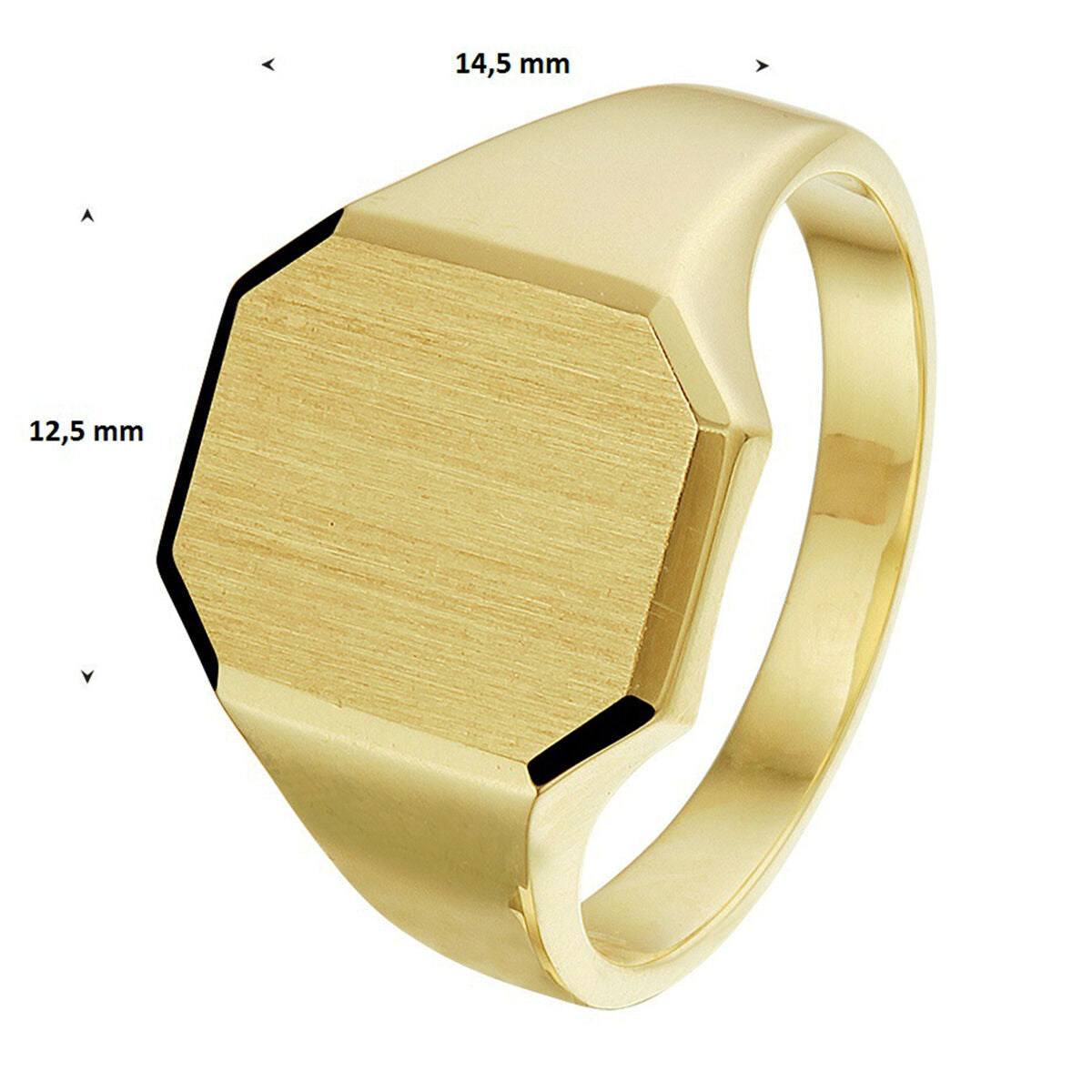De Van der Kooij Collectie graveerring massief mat gediamanteerd 14K geelgoud heeft een geborsteld hexagonaal vlak van 14,5 mm breed en 12,5 mm hoog, overvloedig op een witte achtergrond.