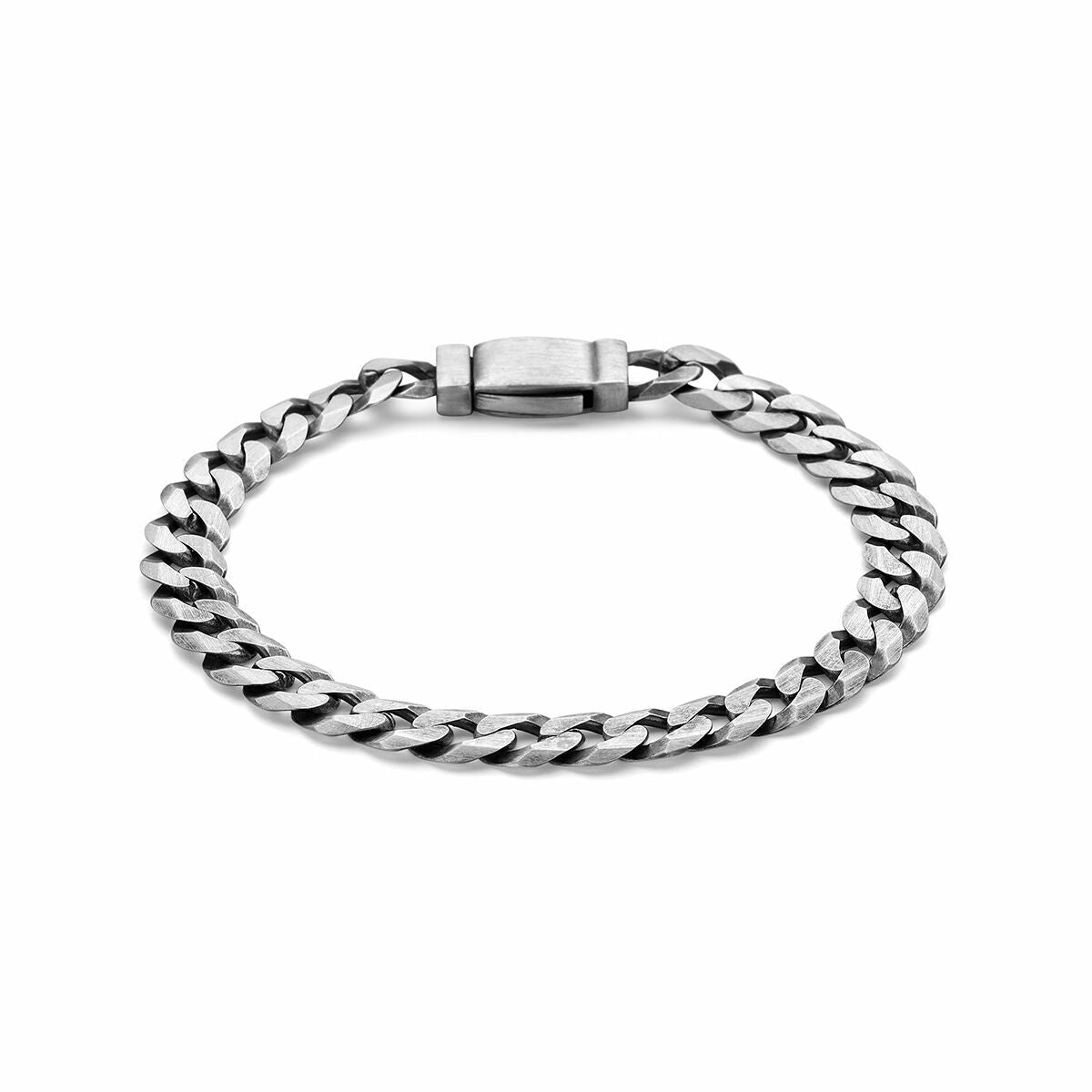 Zilveren gourmette armband met 8-zijdes geslepen schakels van 8,2 mm, geoxideerd afwerking.