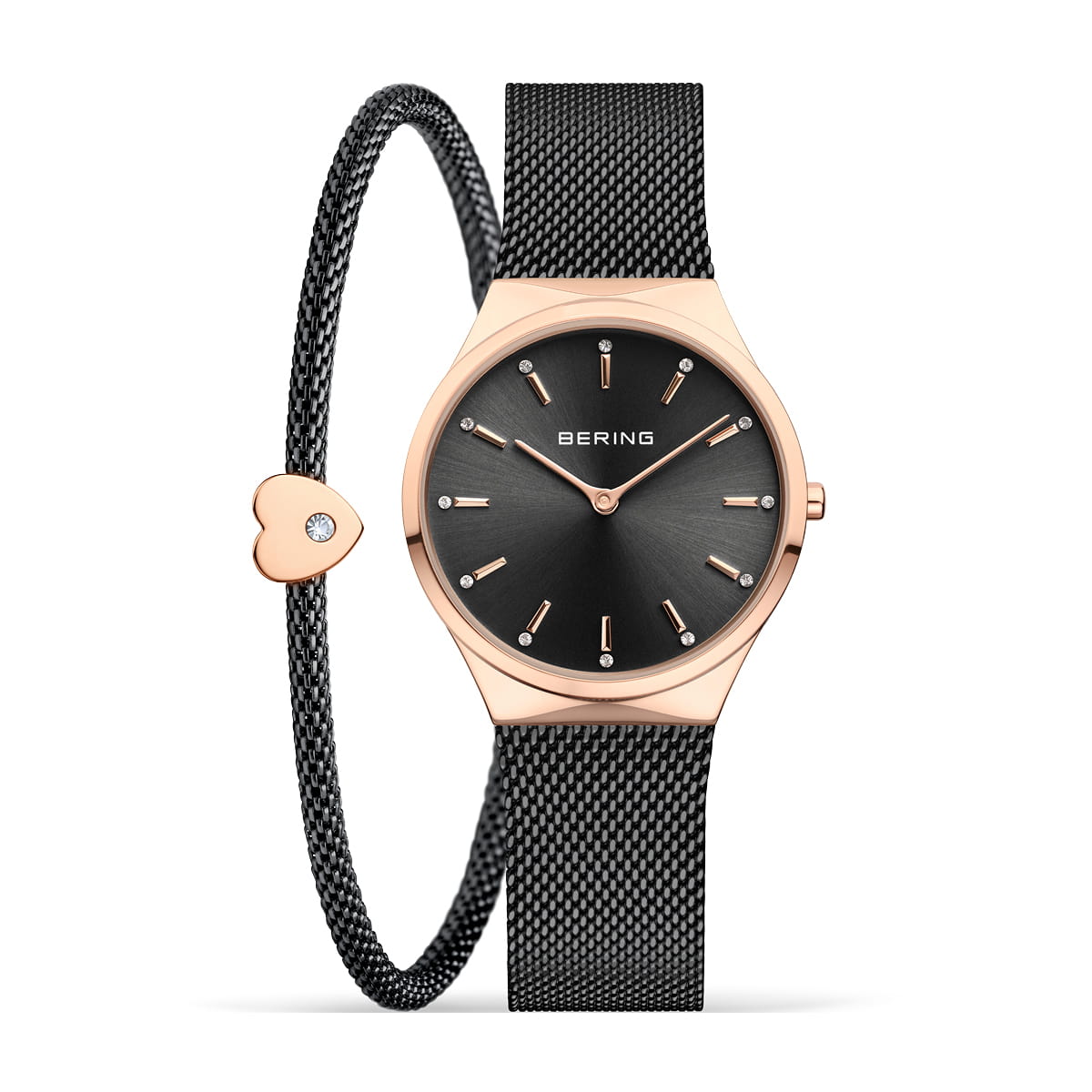 Roségouden horloge met zwarte wijzerplaat en mesh-band, vergezeld van een armband met hartvormige sluiting.