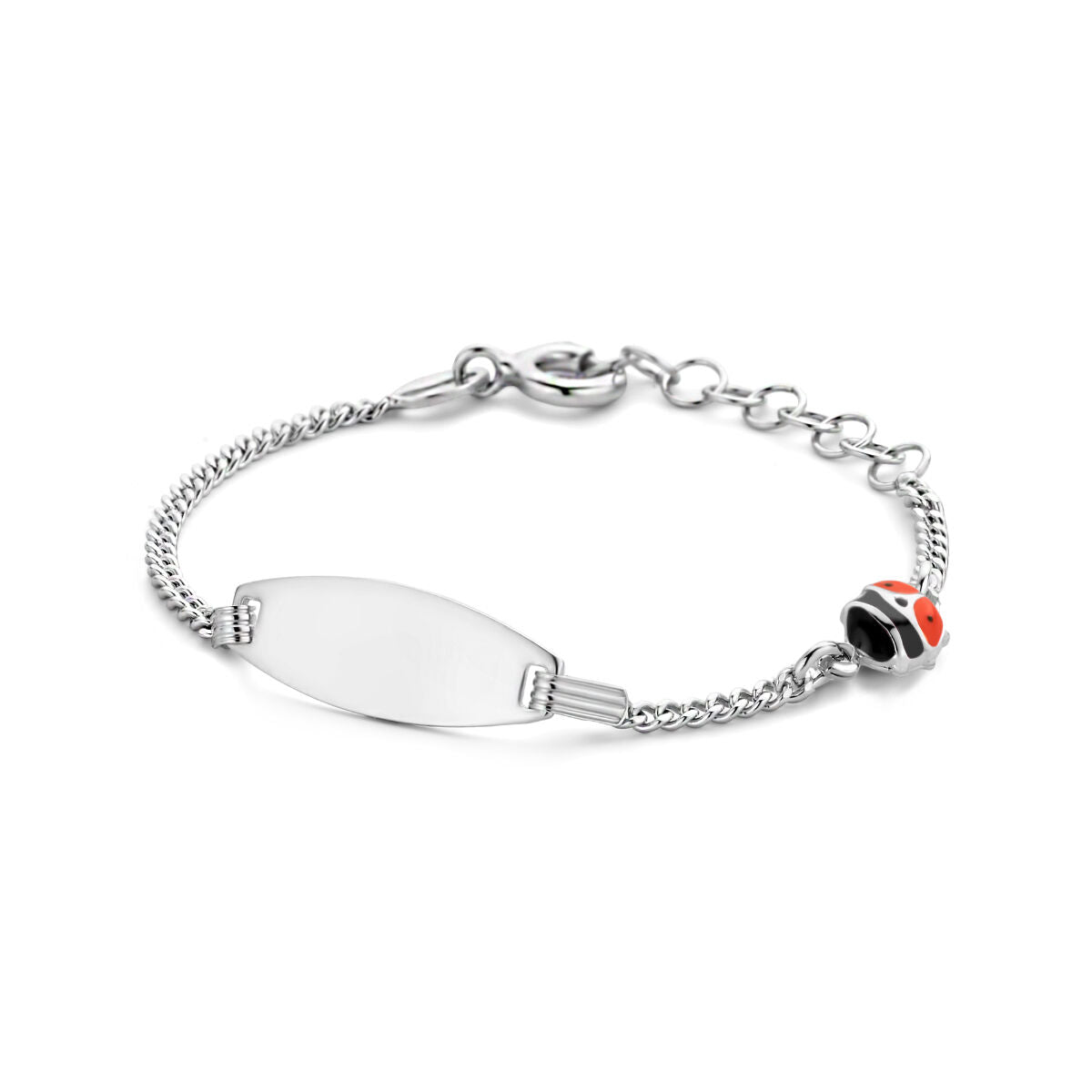 Zilveren graveerarmband met een gladde plaat van 6,5 mm en een lieveheersbeestje bedel, verstelbaar van 11 tot 13 cm.