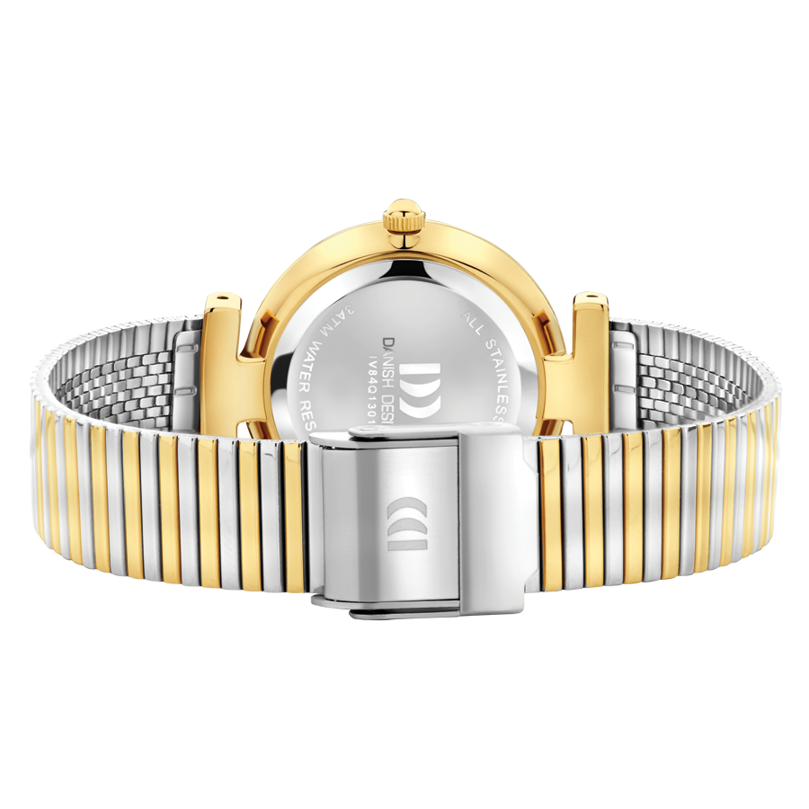 Een close-up van het Danish Design dames horloge IV84Q1301 toont de tweekleurige zilver- en goudkleurige metalen band, de roestvrijstalen kast en sluiting, plus het gegraveerde Danish Design logo en de details op de achterkant.