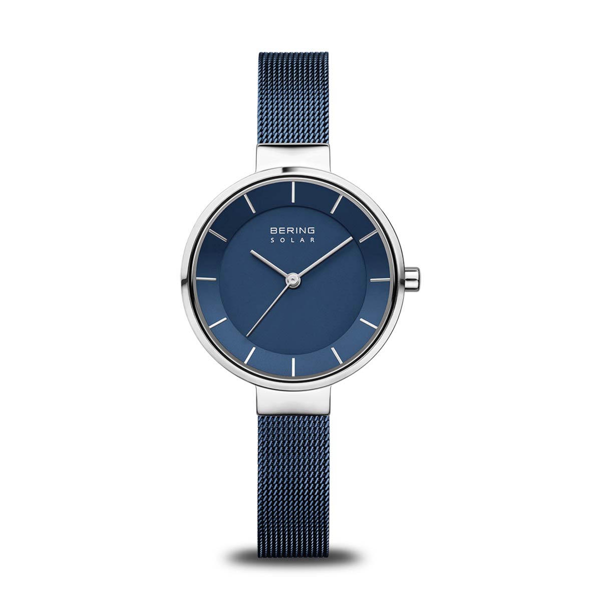 Dames horloge met blauwe wijzerplaat, zilveren kast en mesh-band.