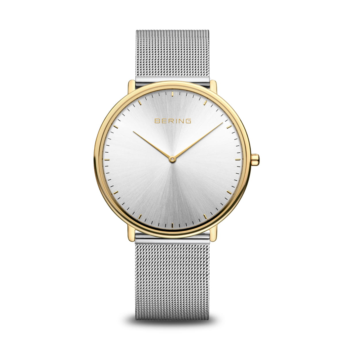 De Bering 15739-010 combineert minimalistisch design met tijdloze elegantie, met een zilveren mesh band en ronde geborstelde zilveren wijzerplaat met gouden rand. Eenvoudige uurmarkeringen, wijzers en Bering branding maken de roestvrijstalen kast compleet.