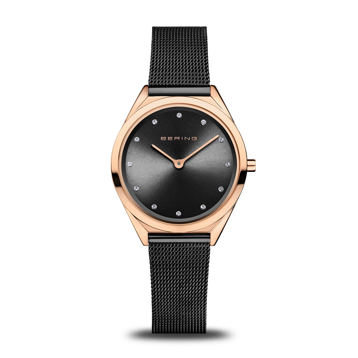 Het Bering 17031-162 Unisex Quartz Horloge heeft een strak design met een zwarte mesh band, roestvrijstalen kast en krasbestendig saffierglas. De zwarte wijzerplaat heeft minimalistische uurmarkeringen met kristallen en roségouden wijzers voor eenvoudige moderne elegantie.