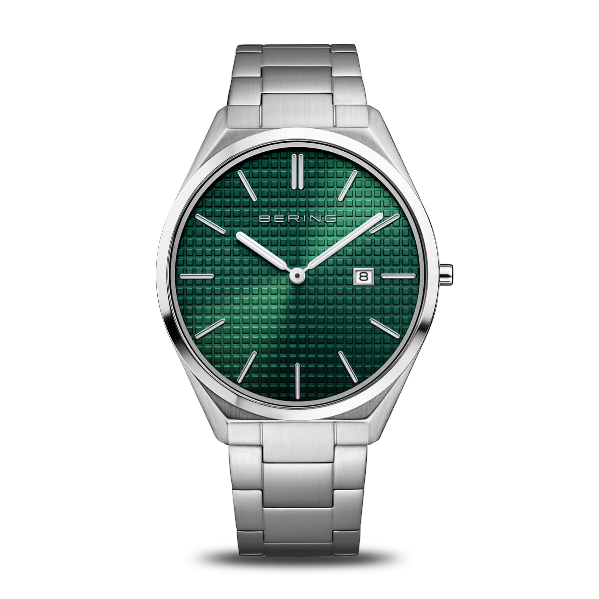 Heren horloge met groene wijzerplaat, zilveren stalen band en een strakke, moderne vormgeving.