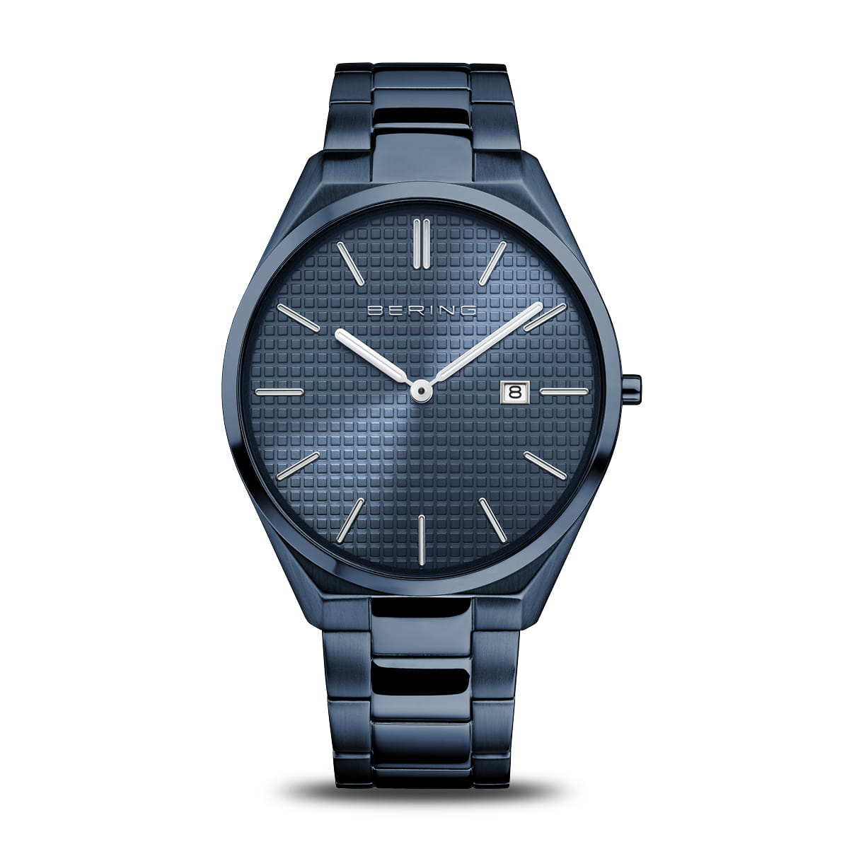 Heren horloge met blauwe wijzerplaat, roestvrijstalen kast en band, met datumaanduiding.