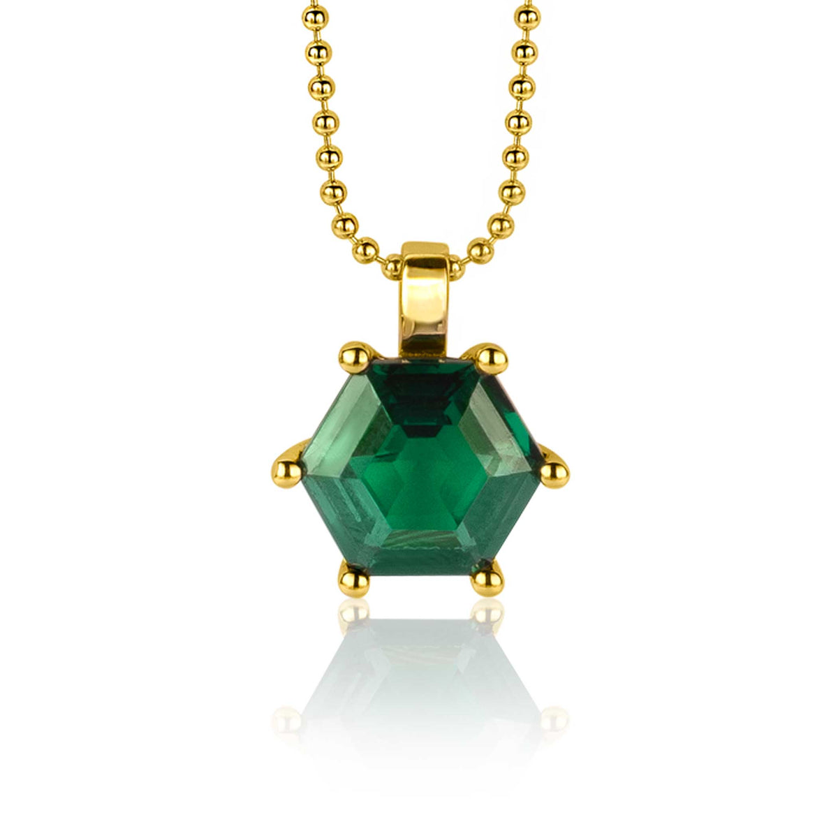 Gouden hanger met hexagonale groene steen, bevestigd aan een bolletjesketting.