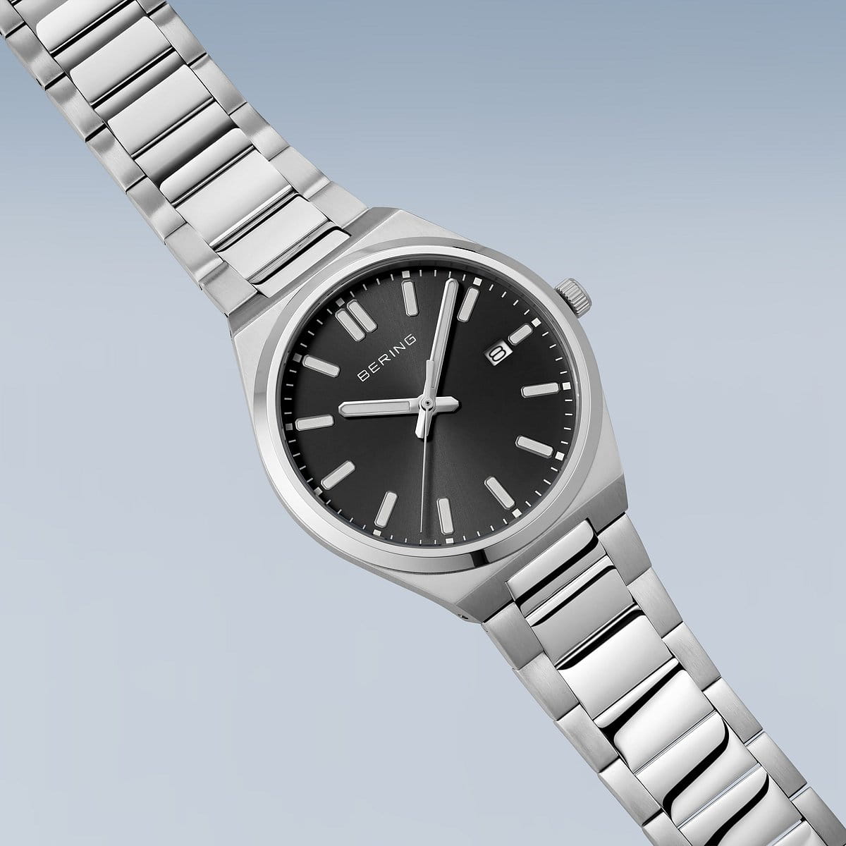 Bering heren horloge zwarte wijzerplaat 17639-702
