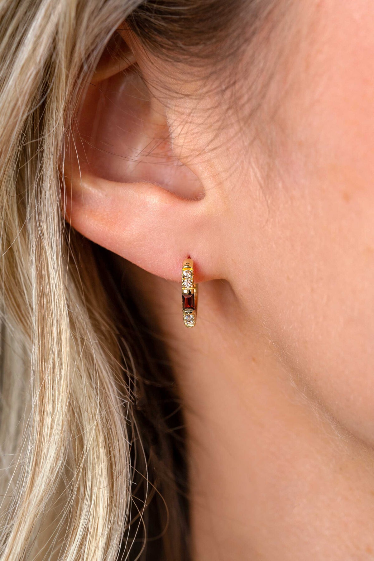 Gouden vergulde zilveren oorringen van 13 mm met een subtiele glans en een eenvoudige ronde vorm.