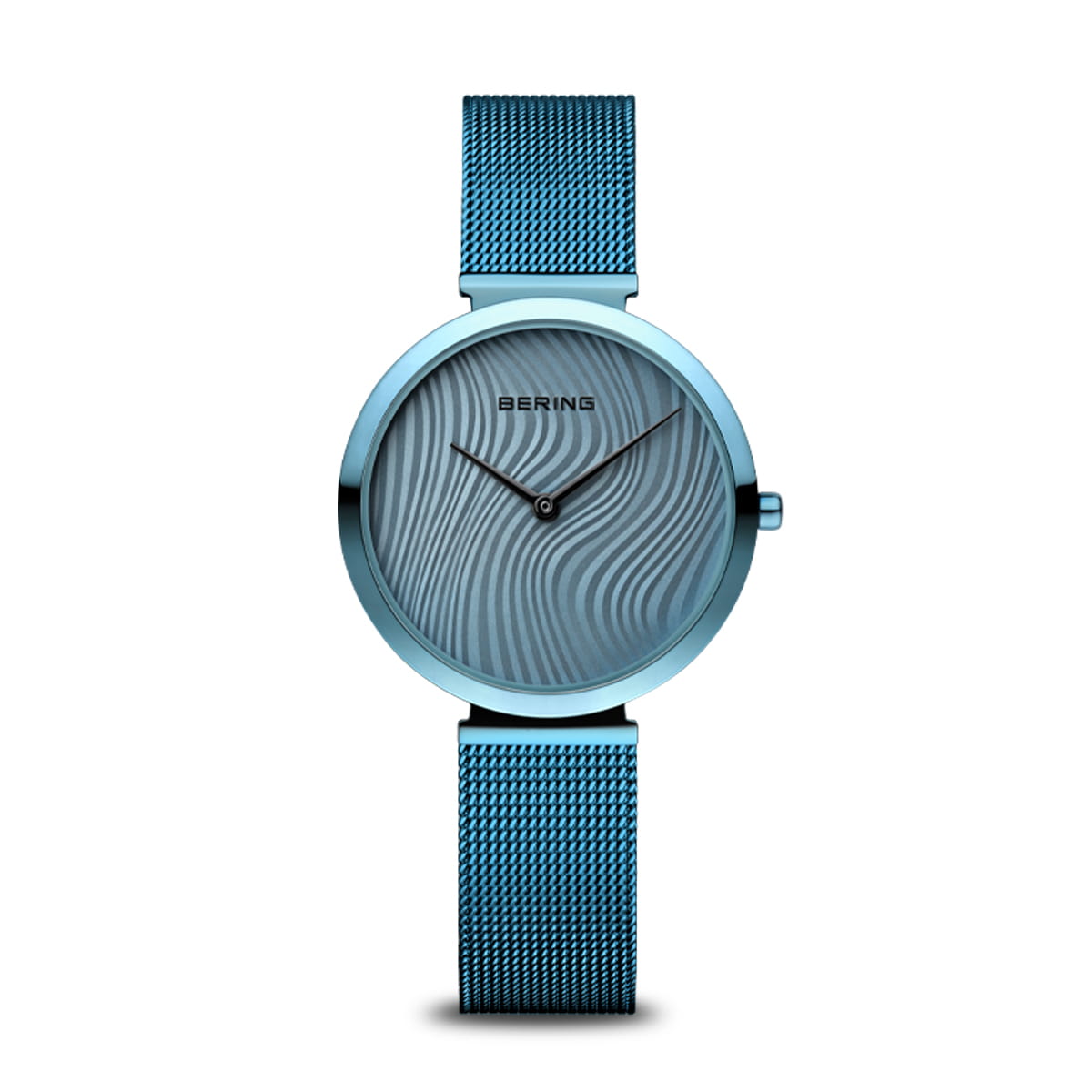 De Bering dameshorloge 18132-Charity2 heeft een blauwe wijzerplaat met subtiele golvende patronen, een mesh band, saffierglas, quartz uurwerk en eenvoudige zwarte wijzers zonder uurmarkering.