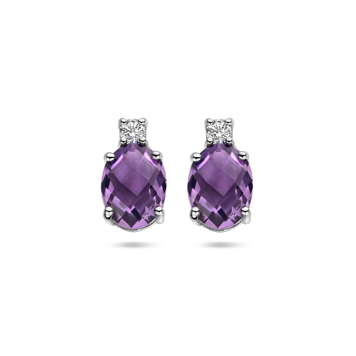 Oorknoppen met ovale amethist en zirkonia, zilver gerhodineerd.