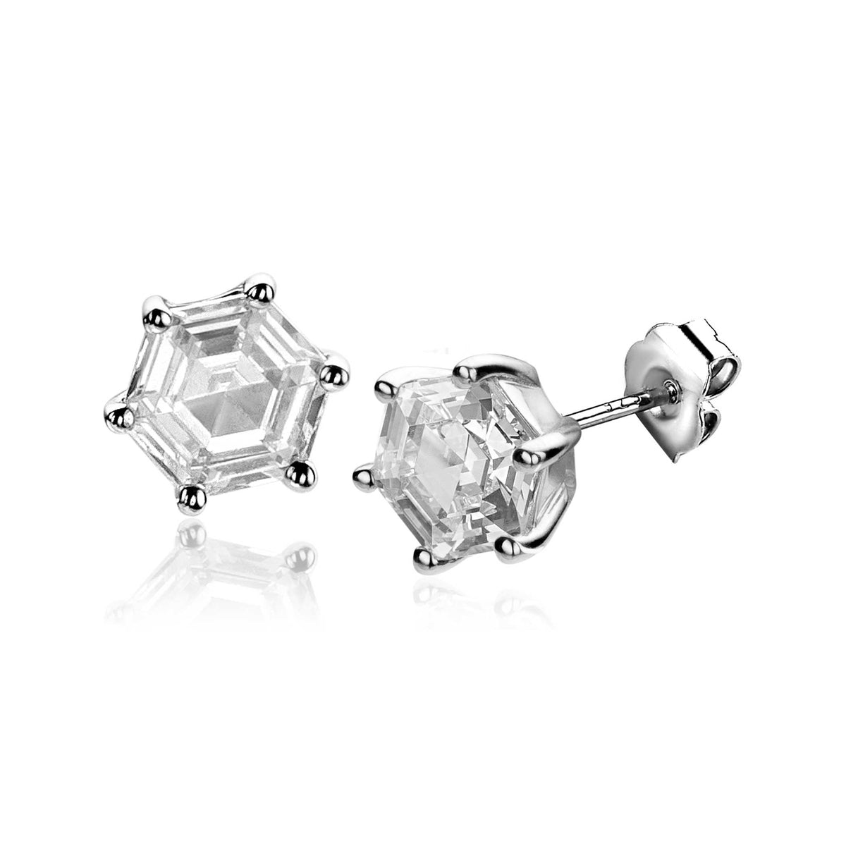 Zilveren oorbellen met een octagonale, heldere steen in een klassieke zetting.