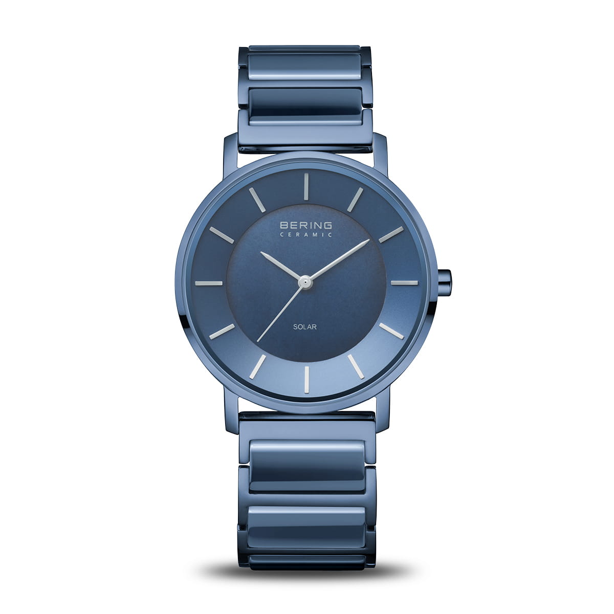 Blauw dameshorloge met een strakke wijzerplaat en een metalen schakelband in dezelfde kleur.