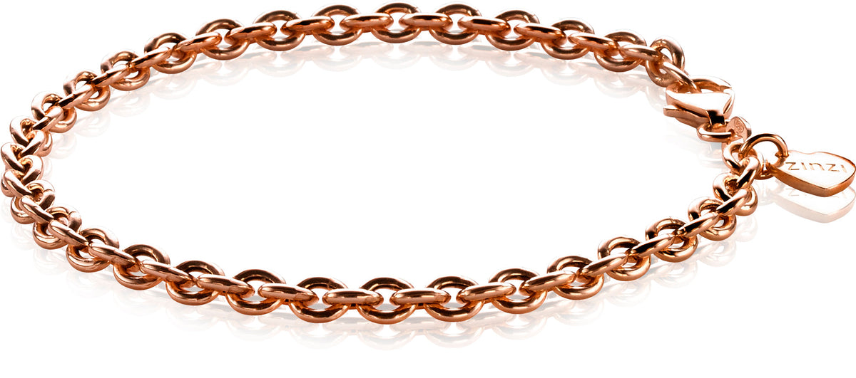Roségouden armband met schakels en een karabijnsluiting, voorzien van een klein hangertje.