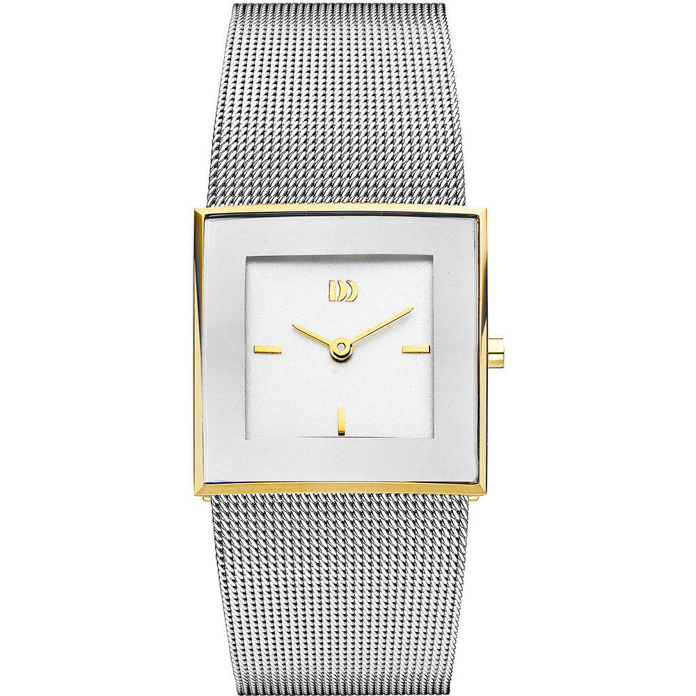 Zilveren mesh-band horloge met vierkante kast en witte wijzerplaat, gouden details en twee wijzers.