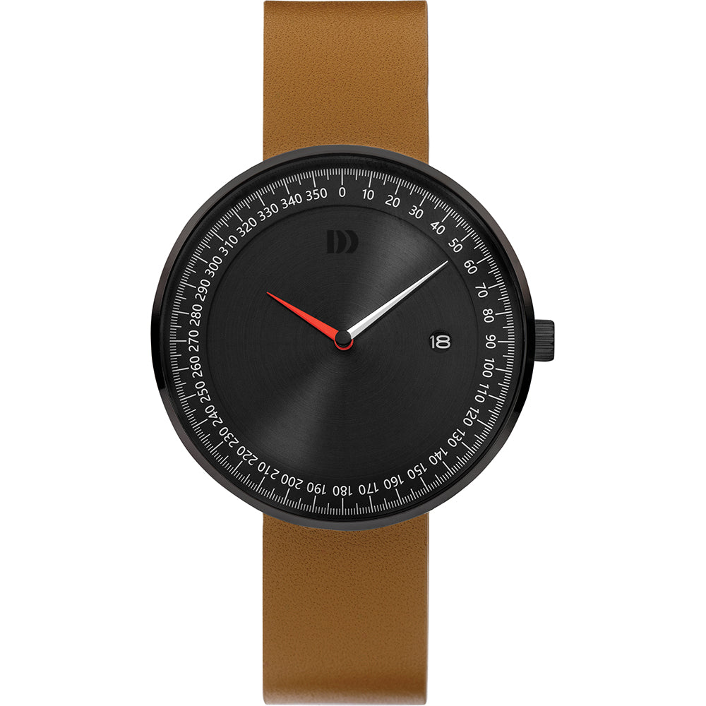 Zwart horloge met een ronde wijzerplaat, oranje rubberen band en een datumaanduiding.