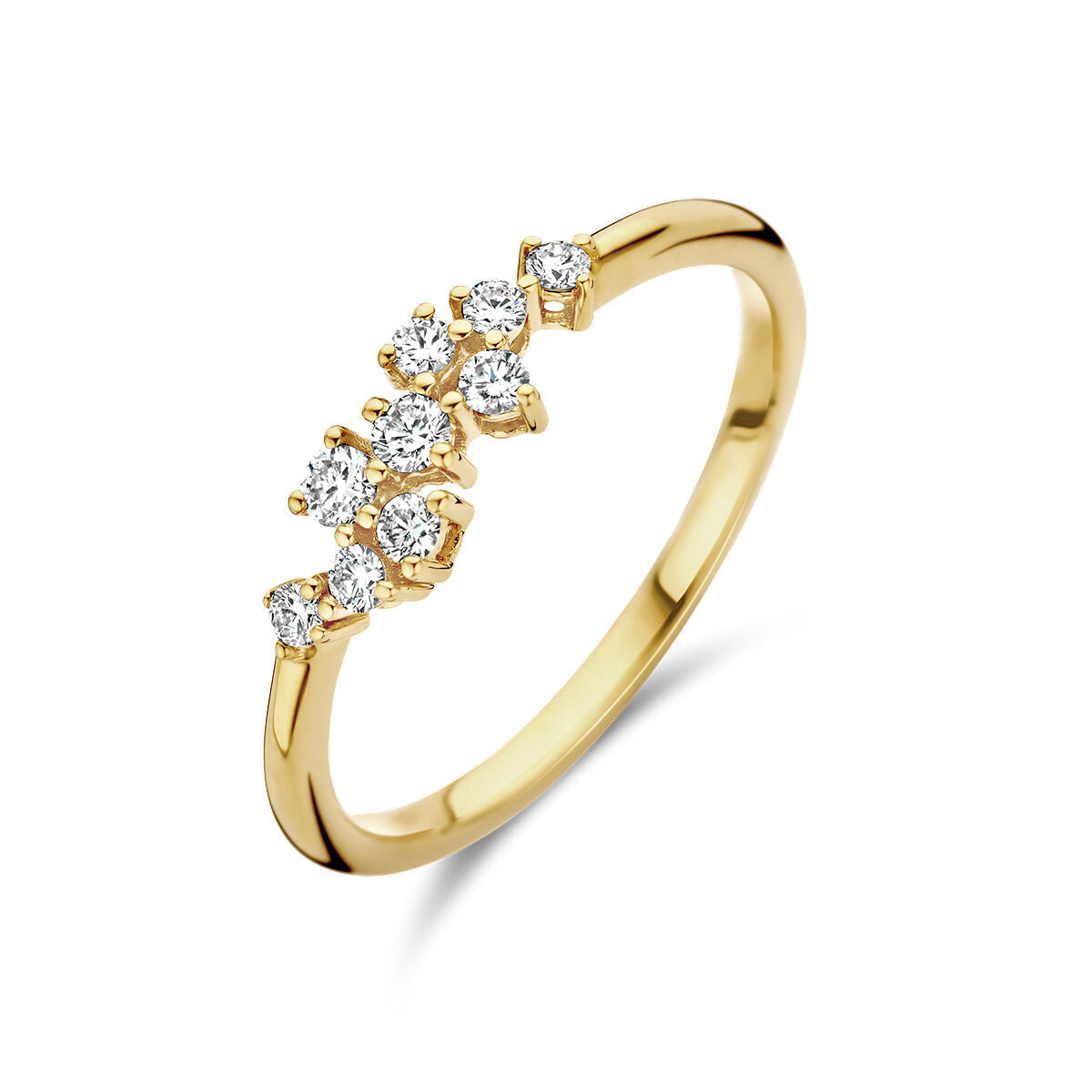 De Van der Kooij Collectie ring diamant 0.21ct H SI in 14K geelgoud is een delicate damesring met een asymmetrisch cluster van kleine ronde diamanten, fraai gepresenteerd op een witte achtergrond.