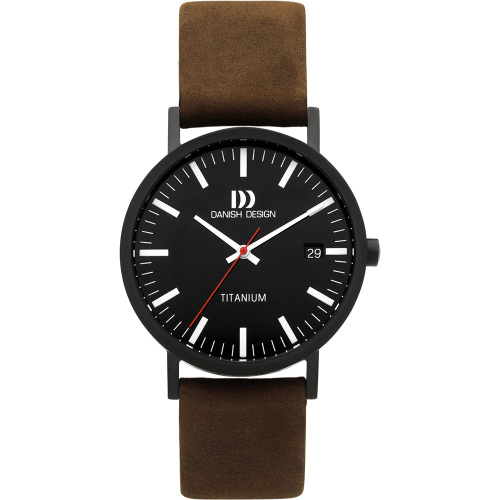 Zwart titanium horloge met een zwarte wijzerplaat, witte indexen en een bruine leren band.