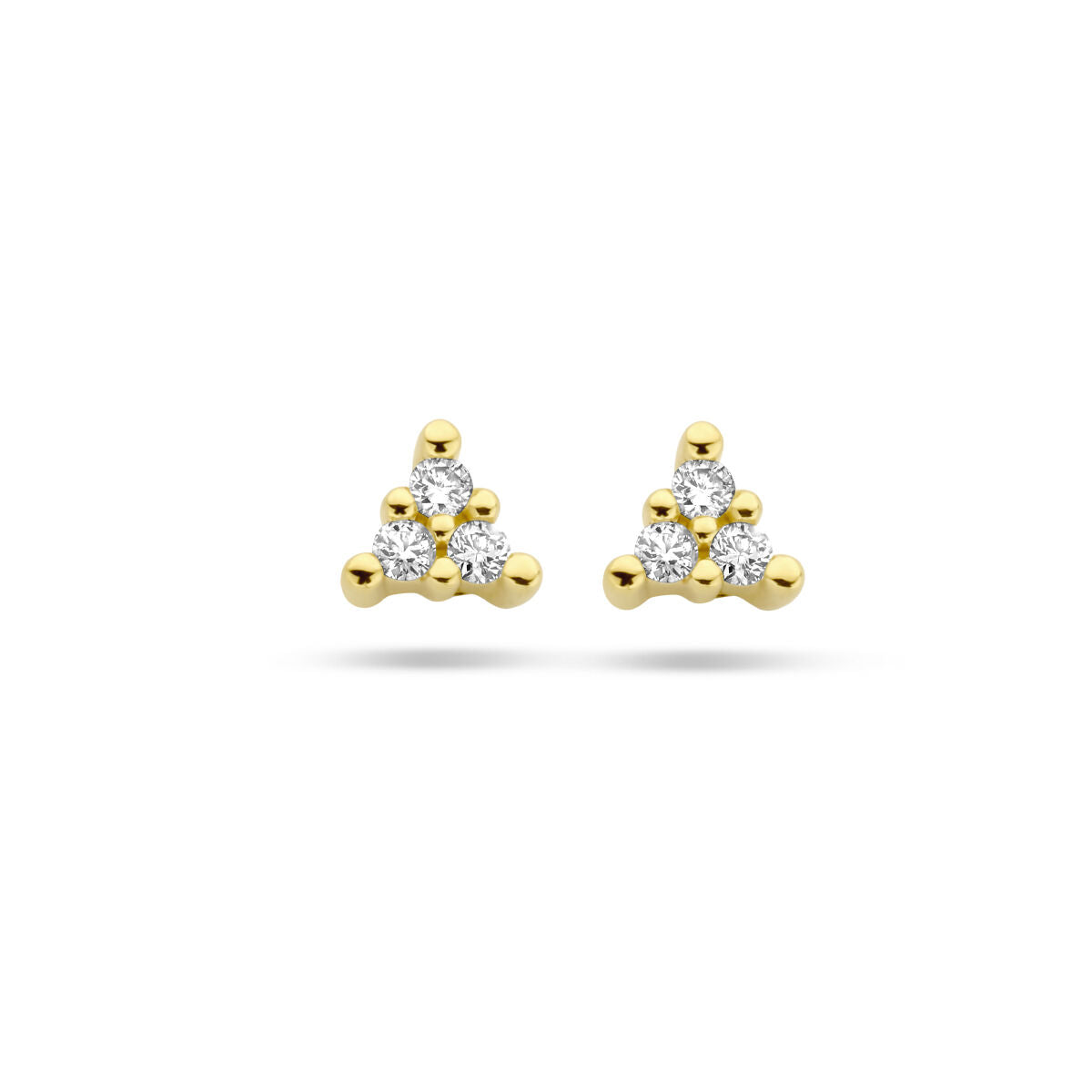 Van der Kooij Collectie oorknoppen diamant 0,05ct (2x 0,025ct) h p1 in 14K geelgoud, met een driehoekige cluster van prachtige diamanten en gouden accenten, prachtige verschijning tegen een witte achtergrond.