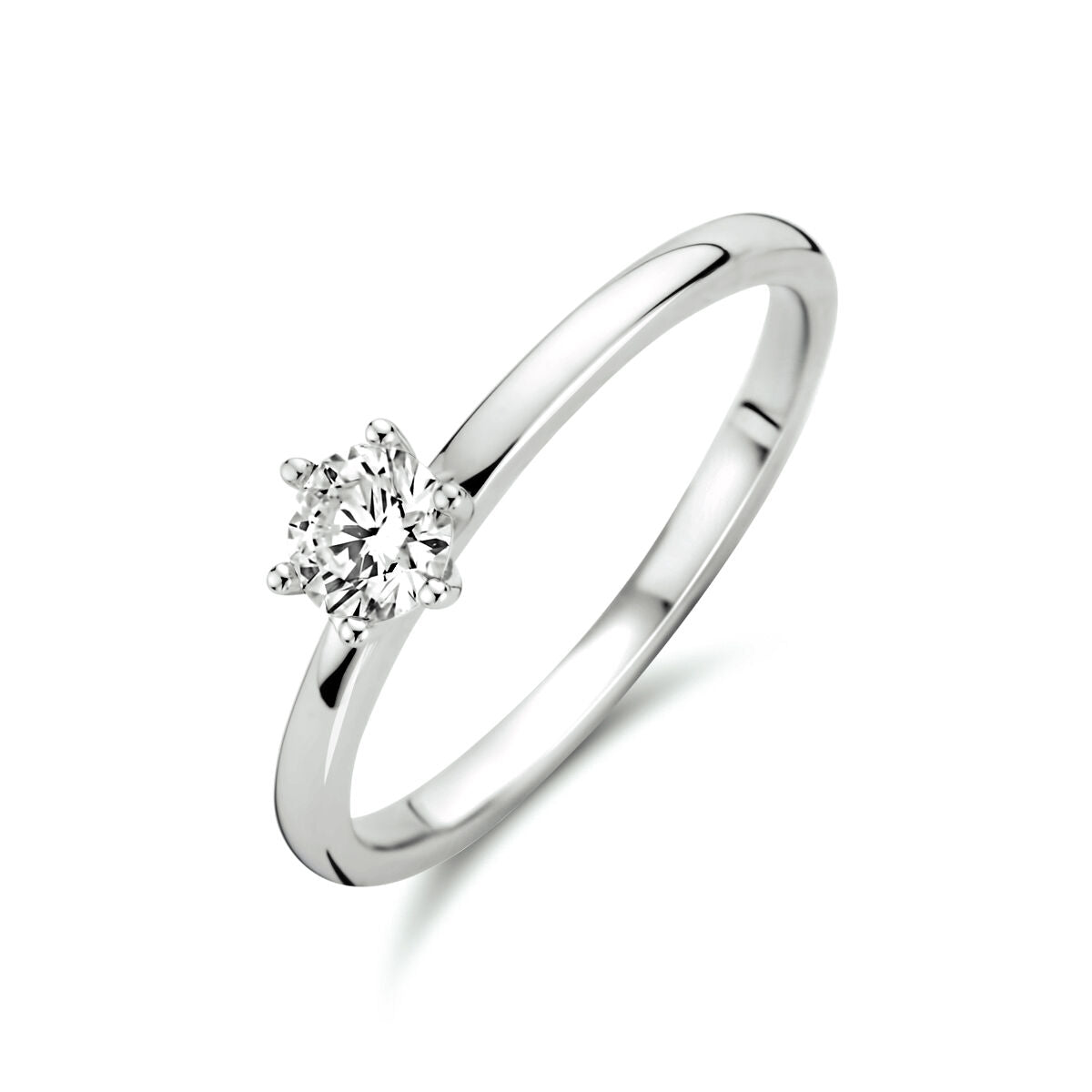 Witte gouden ring met een solitaire diamant van 0.25 ct, met een eenvoudige, strakke band.