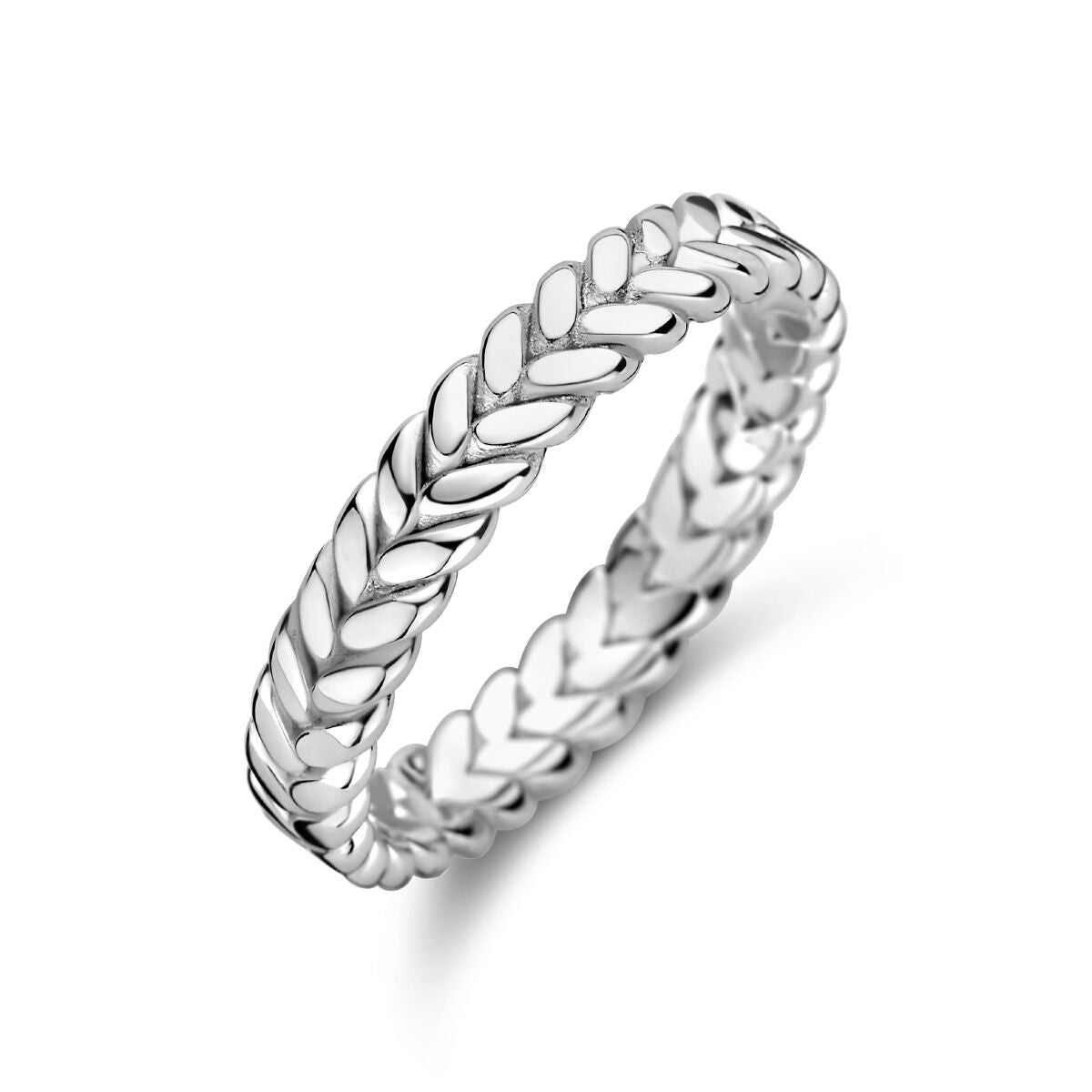 Zilveren gerhodineerde ring met vlechtmotief en een glanzende afwerking.