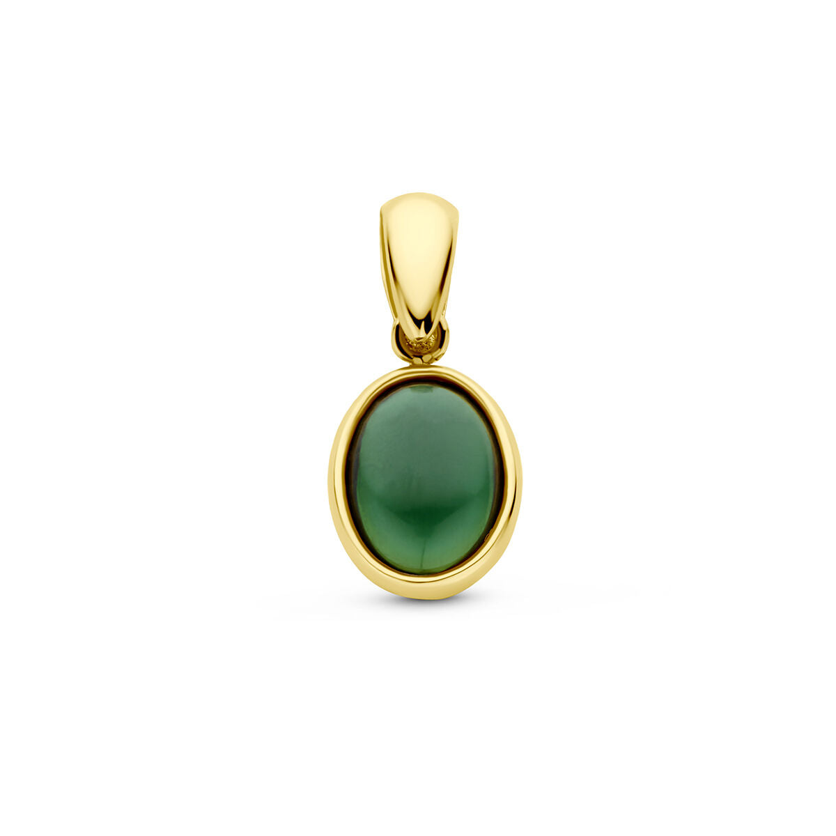 De hanger groene toermalijn 14K geelgoud van Van der Kooij Collectie heeft een ovale cabochon geslepen groene toermalijn in een eenvoudige bezelzetting, gefotografeerd tegen een witte achtergrond.