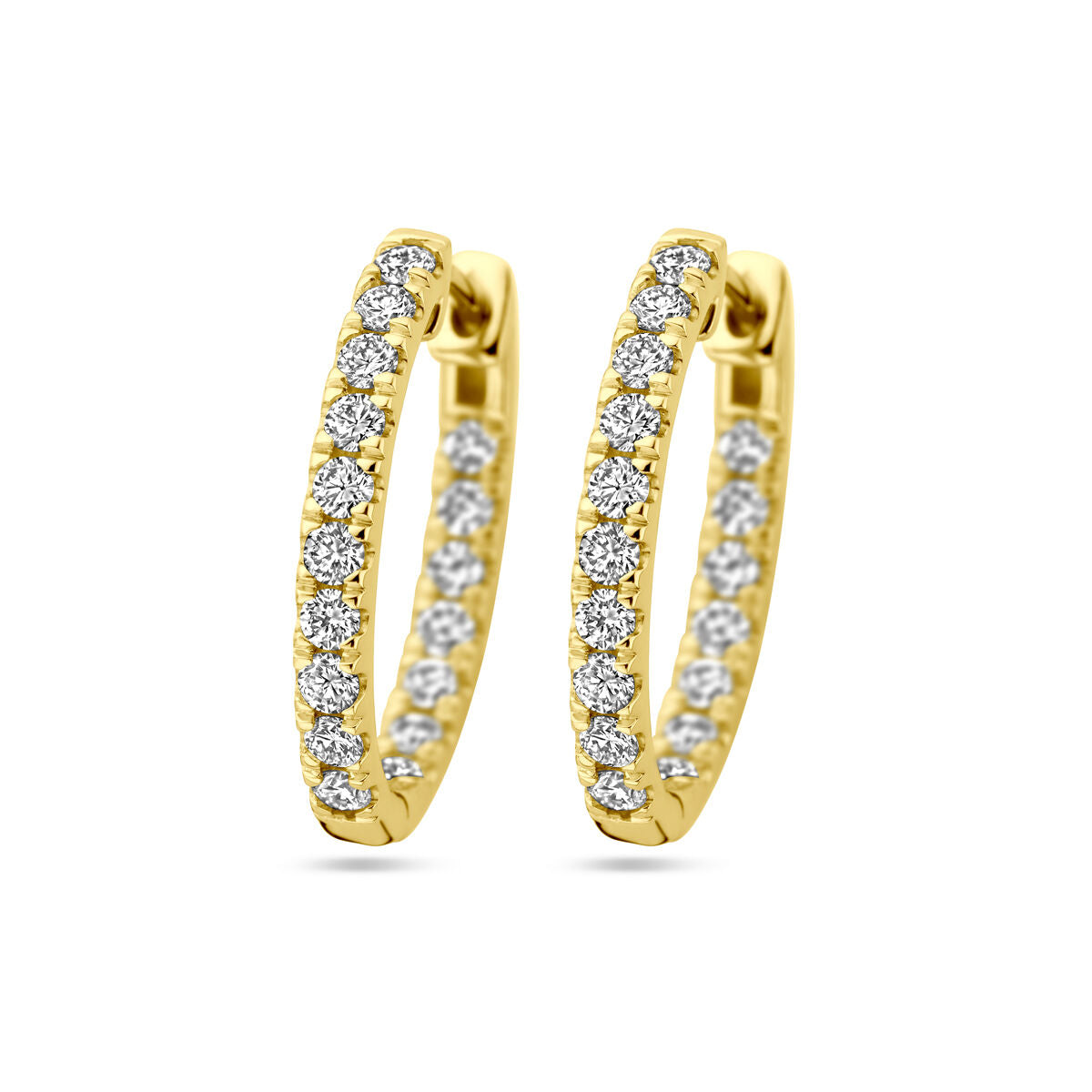 Klapoorringen van 14K geelgoud bezet met lab grown diamanten van in totaal 0.96ct, met een sprankelende afwerking.