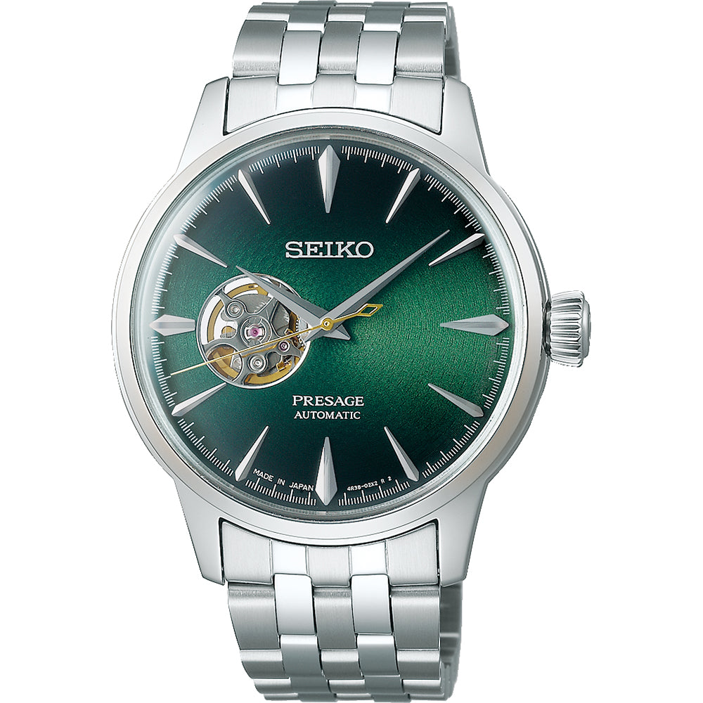 De Seiko Presage SSA441J1 is een zilveren automatisch herenhorloge met een opvallende groene wijzerplaat en open-heart design, waarbij een deel van het uurwerk zichtbaar is. Het heeft zilveren uurmarkeringen en wijzers, gecombineerd met een roestvrijstalen band.