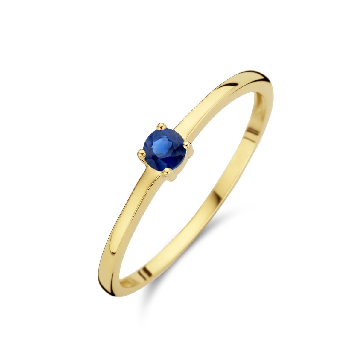 De Van der Kooij Collectie ring met geboortesteen saffier september in 14K geelgoud is een nauwkeurige, tijdloze ring met een ronde saffier in een vierpootzetting, perfect als stijlvol sieraad of cadeau.