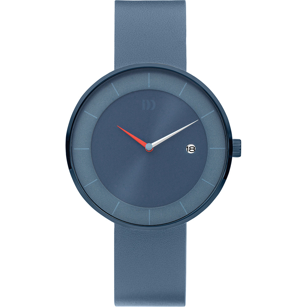 Blauw horloge met een minimalistische wijzerplaat, rode secondewijzer en een rubberen band.