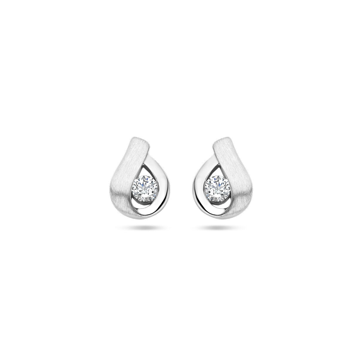 Oorknoppen van gerhodineerd zilver met een matte afwerking en een zirkonia steentje in een elegante, golvende vorm.
