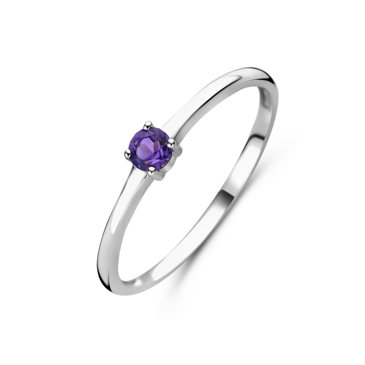 De Van der Kooij Collectie ring met geboortesteen amethist februari is een gerhodineerd zilveren sieraad met ronde amethist in een stijlvolle vierpoot zetting-een elegante toevoeging aan elke damescollectie.