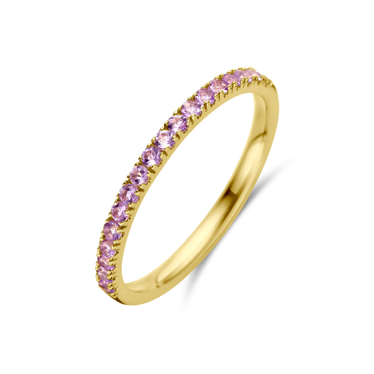 Een delicate 14K geelgouden ring met geboortesteen licht amethist juni van de Van der Kooij Collectie, versierd met kleine lichtpaarse en zachtroze stenen aan de bovenzijde, getoond op een witte achtergrond.