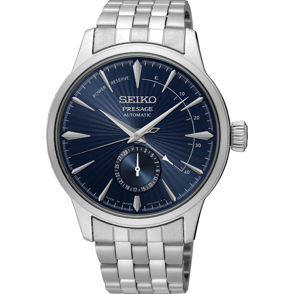 Heren horloge met een blauwe wijzerplaat, zilveren kast en een metalen schakelband.