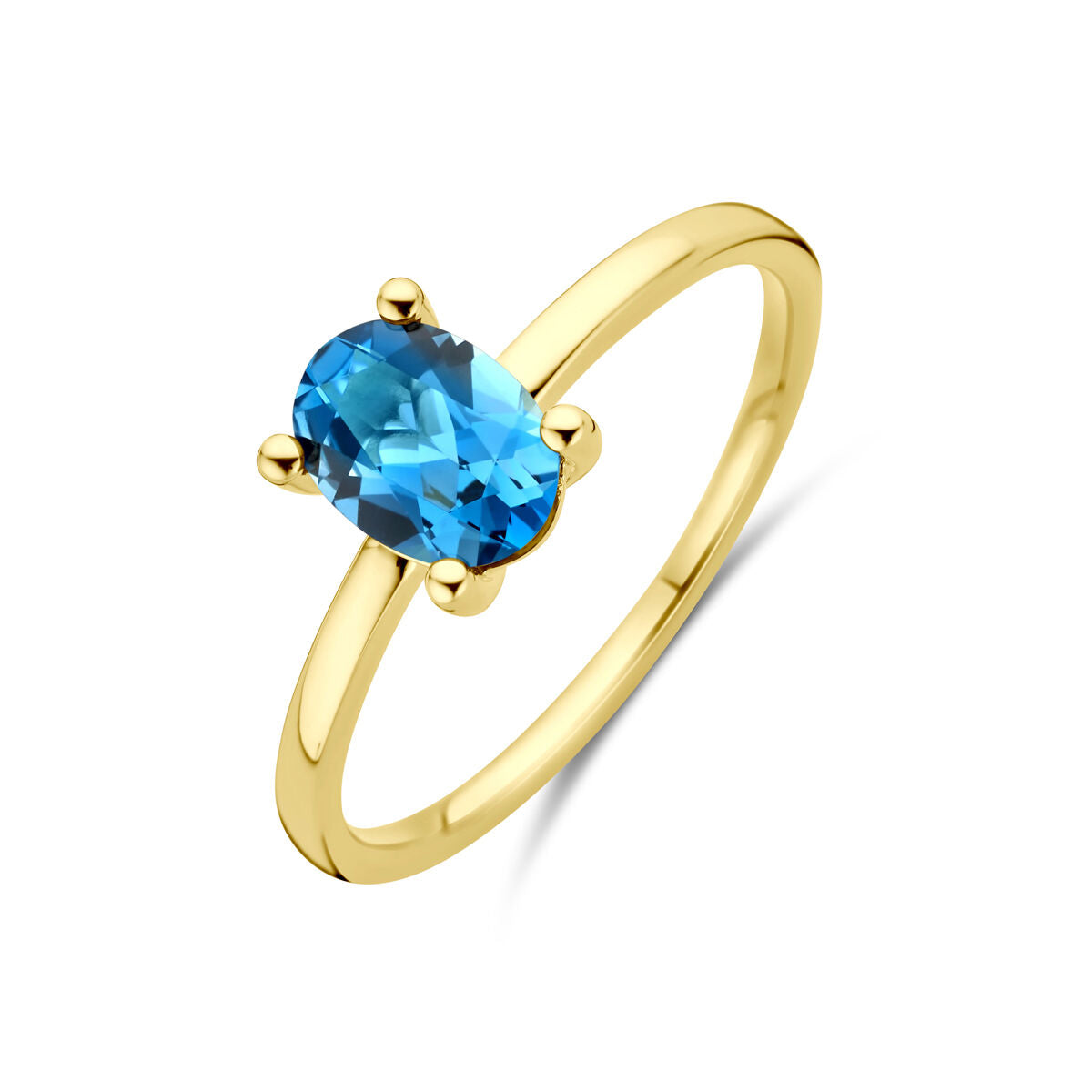 De Van der Kooij Collectie ring london blue topaas 14K geelgoud toont een ovale London blauwe topaas in een klassieke zetting met vier tanden, elegant weergegeven tegen een witte achtergrond.