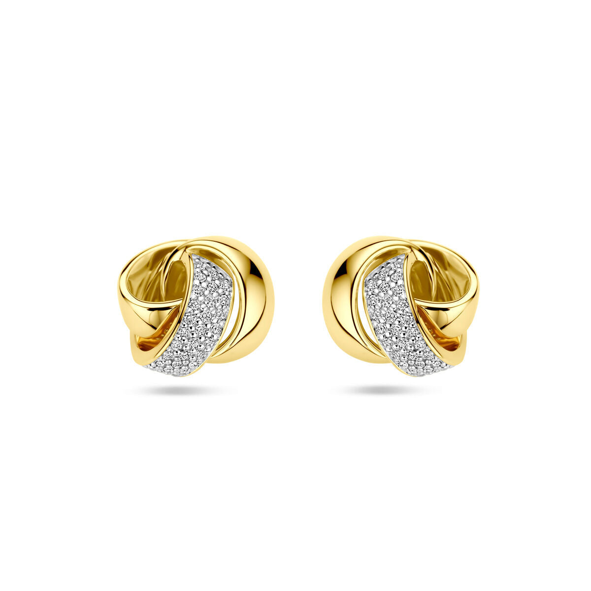Gouden oorknoppen met knoopdesign en diamanten van 0.19ct, met een glanzende afwerking.