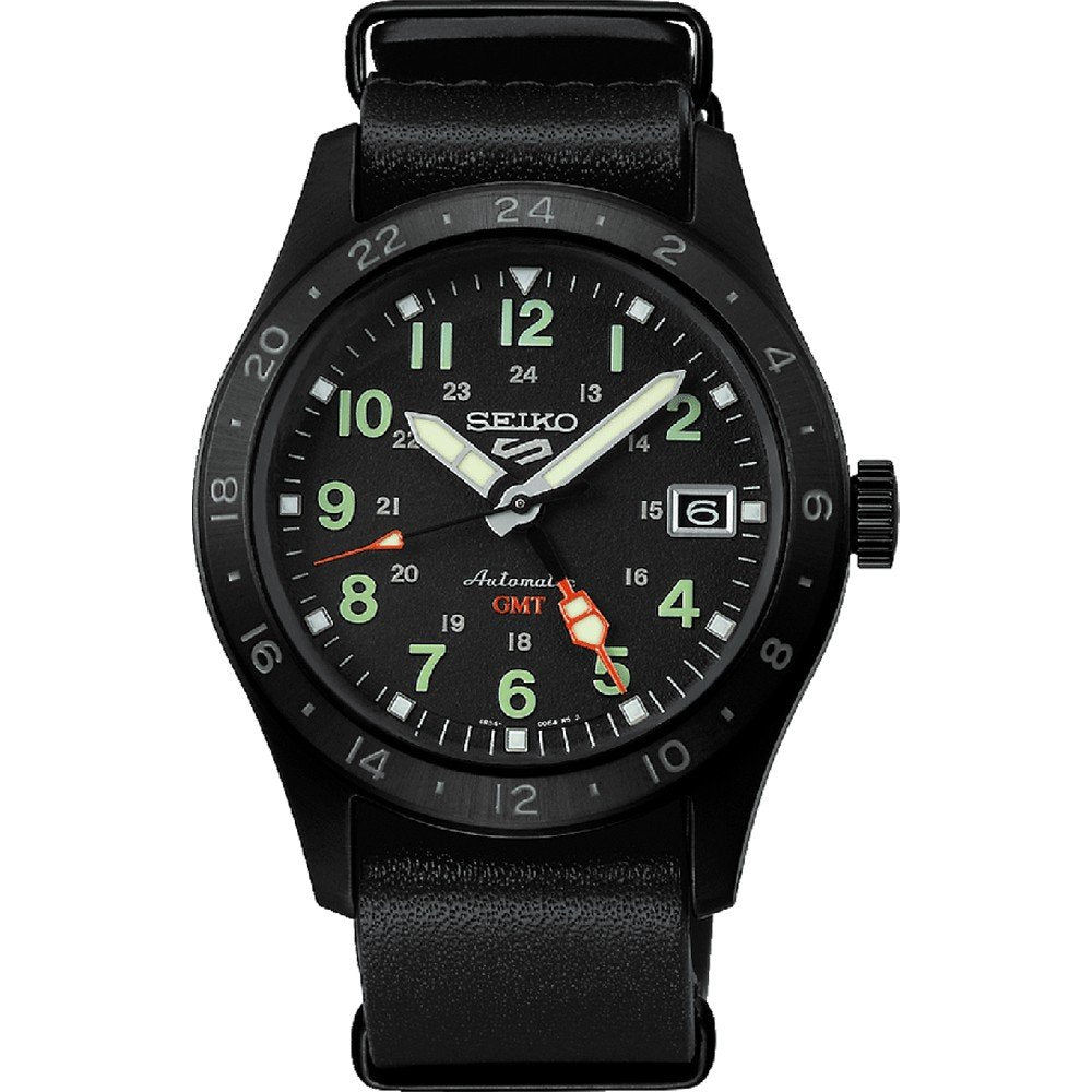 Zwart heren horloge met leren band, zwarte wijzerplaat, witte en groene cijfers, en datumweergave.