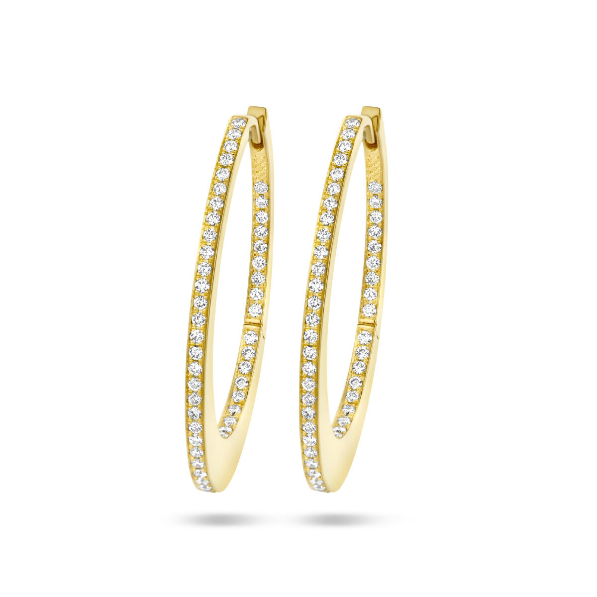 Klapoorringen van 14K geelgoud met 0.42ct diamant (2x 0.21ct) in een rechte, glanzende vorm.