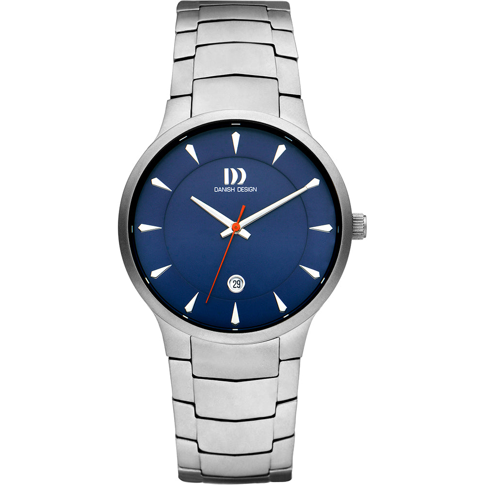 Zilveren horloge met een blauwe wijzerplaat en witte indexen, voorzien van een metalen schakelband.