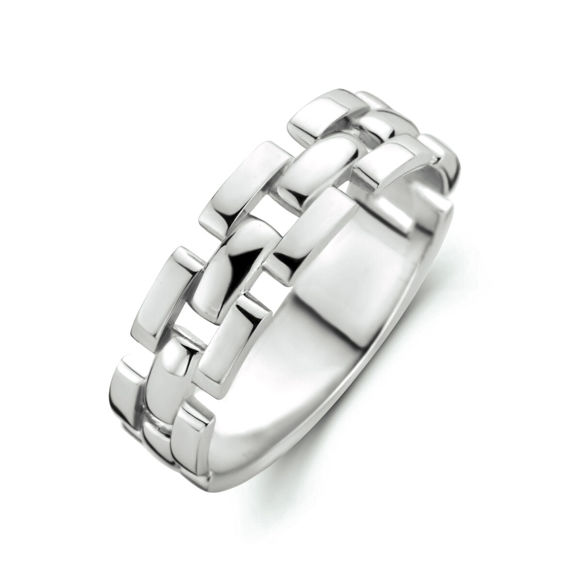 De ring schakel zilver gerhodineerd van de Van der Kooij Collectie met uniek in elkaar grijpend motief en moderne look, weergegeven onder een hoek op een witte achtergrond.