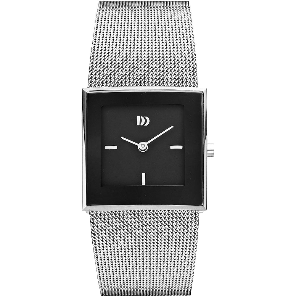 Zilveren horloge met vierkante kast, zwarte wijzerplaat en mesh-band.