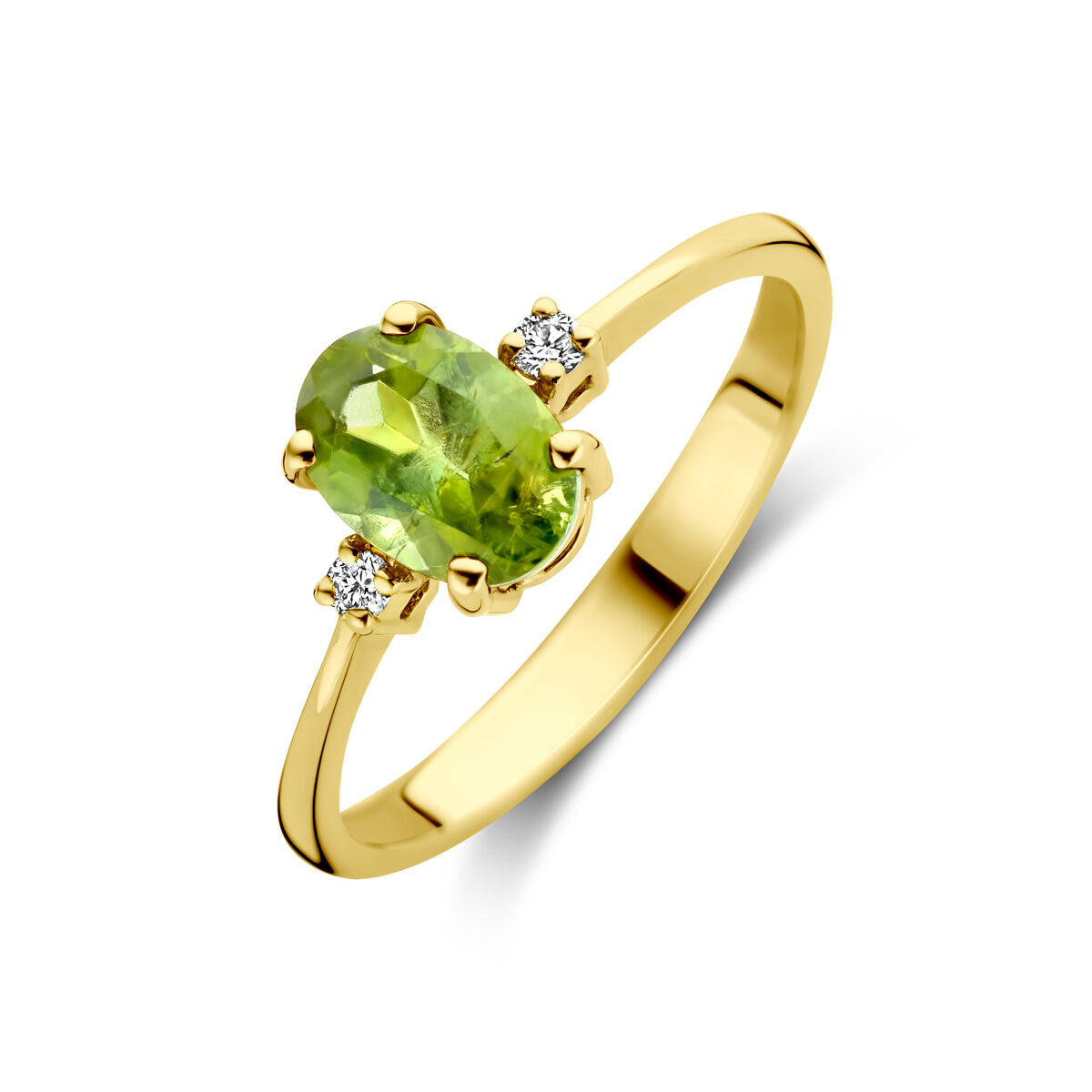 Van der Kooij Collectie ring trilogie: 14K geelgoud met een ovale groene toermalijn en twee kleine ronde diamanten (0.04ct H SI) aan weerszijden, elegant op een witte achtergrond.