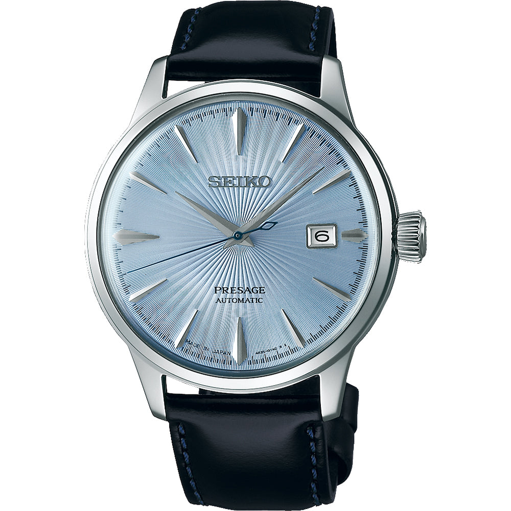 Heren horloge met lichtblauwe wijzerplaat, zilveren indexen en zwarte leren band.