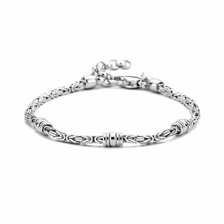 De Van der Kooij Collectie armband konings 2,5 mm en ringetjes 18 + 3 cm is een gerhodineerde zilveren damesarmband met verstelbare sluiting voor de perfecte pasvorm.