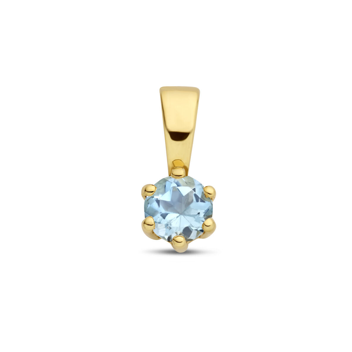 De hanger met geboortesteen 14K geelgoud uit de Van der Kooij Collectie heeft een ronde lichtblauwe saffier, vastgezet met zes pootjes en afgebeeld tegen een witte achtergrond.