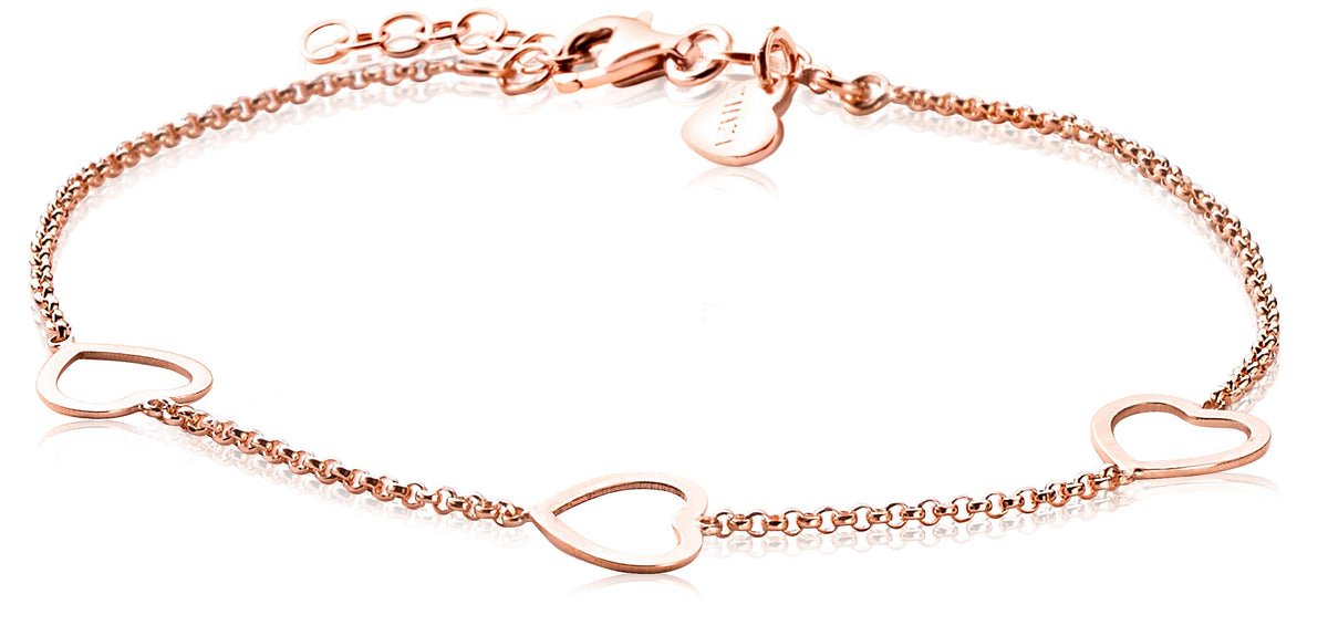 De Zinzi Armband Gold Plated Zia1188 R is een delicate rosé vergulde armband met drie gelijkmatig verdeelde holle hart bedels, een verstelbare ketting en karabijnsluiting. Het glanzende metaal reflecteert licht voor een elegante look die doet denken aan een ZINZI zilveren armband.